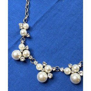 Elegant Pearl and Silver Necklace